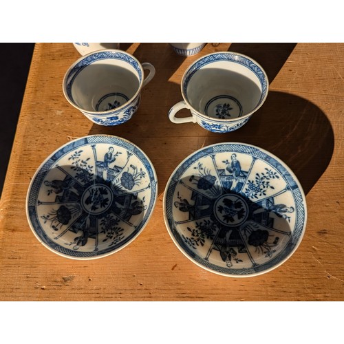 960 - Collection of blue and white ceramics inc. Delft and Chinese ginger jars (no lids), vases, teacups e... 