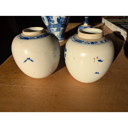 960 - Collection of blue and white ceramics inc. Delft and Chinese ginger jars (no lids), vases, teacups e... 