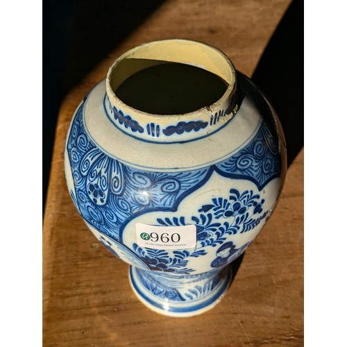 960 - Collection of blue and white ceramics inc. Delft and Chinese ginger jars (no lids), vases, teacups e... 