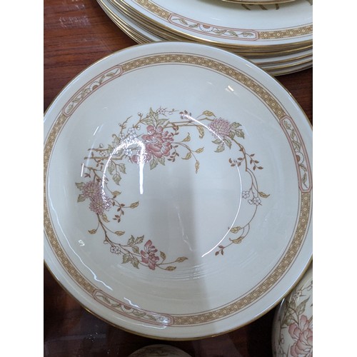 1010 - Royal Doulton 'Lisette' tea, coffee and dinner ware