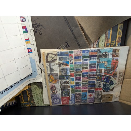 413 - Assorted UK and world stamps, loose and bound in albums