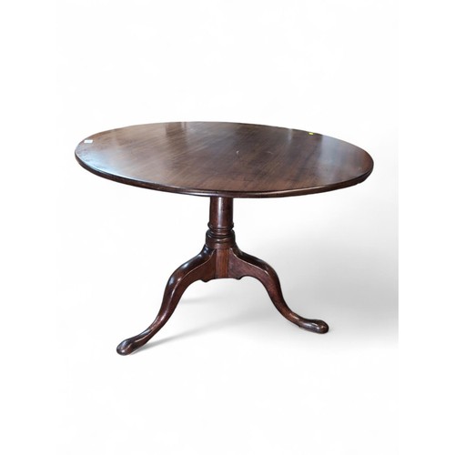 84 - Circular mahogany tilt top table. Diameter 82cm H57cm.