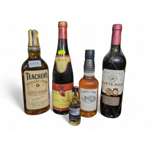 404 - Five bottles, including Teacher's Highland Cream Scotch Whisky 75cl, Southern Comfort 35cl, Bruadar ... 