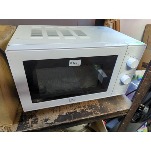 63 - Beko 700 watt microwave MOC20100W