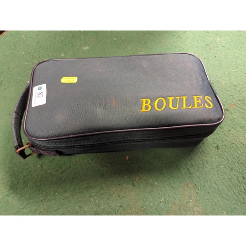 87 - Case of boules