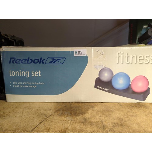 95 - Reebok toning set inc. 1, 2 and 3kg toning balls and stand