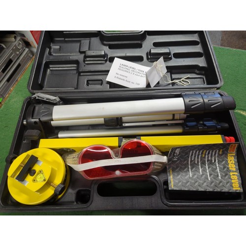 114 - Laser level tool kit + 3 1/4 inch socket set 