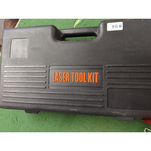 114 - Laser level tool kit + 3 1/4 inch socket set 