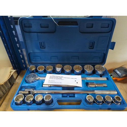 114 - Laser level tool kit + 3 1/4 inch socket set 