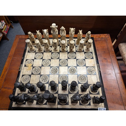 887A - Eastern figural chess set