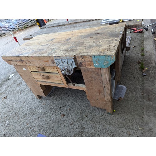 893 - Wooden work bench with vice. W152cm