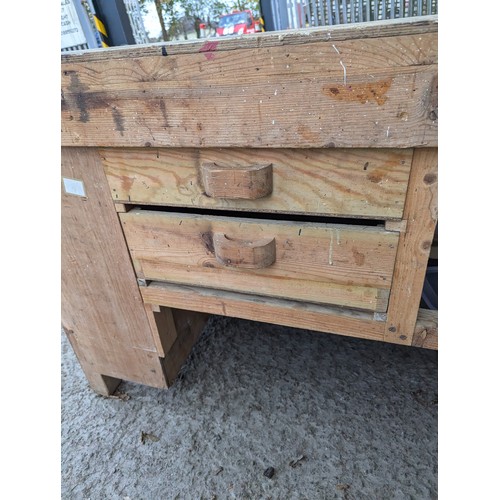 893 - Wooden work bench with vice. W152cm