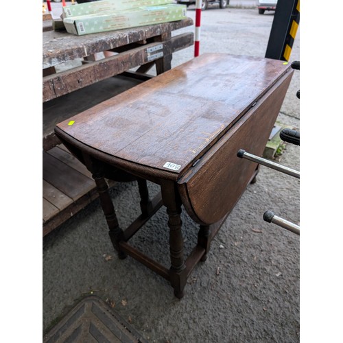 908 - Oak gateleg table, unextended width 105cm, depth 50cm, height 73cm