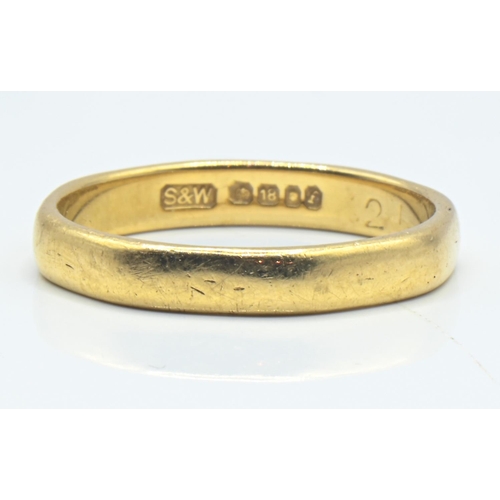 65 - 18ct gold octagonal-shaped band ring, hallmarked London 1961, engraved initial 'A' to inside band, s... 