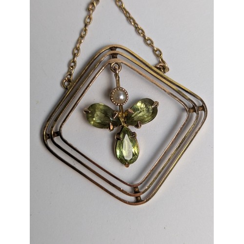 93 - 9ct gold, peridot and seed pearl pendant with a 9ct gold trace chain, stamped 9CT, pendant length 49... 