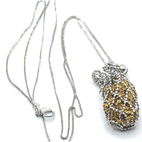 100 - 18ct white gold and gold nugget pendant modelled as a net bag, suspended from an 18ct white gold fin... 