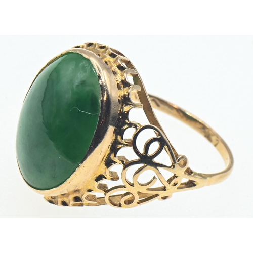 135 - Yellow metal and nephrite jade ring, tested as 18ct gold, indistinct marks to shank, size O1/2, gros... 