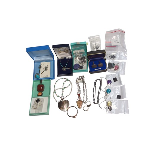 291 - Quantity of variously set silver mounted jewellery