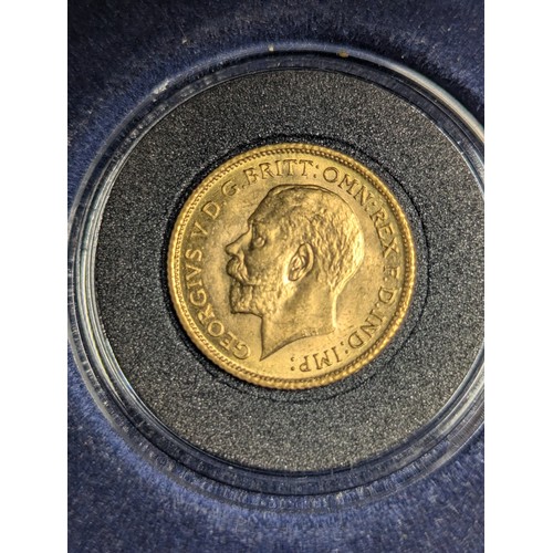 299 - George V 1915 Sydney mint half sovereign