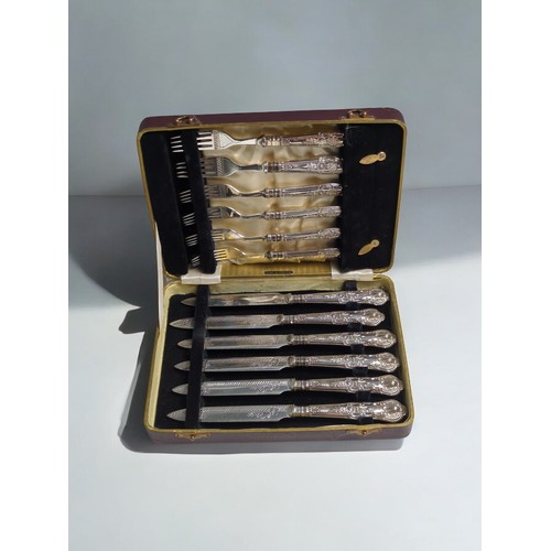 356 - Cased set of six pairs of George V silver Queens pattern handled fruit forks and knives, Viner'... 