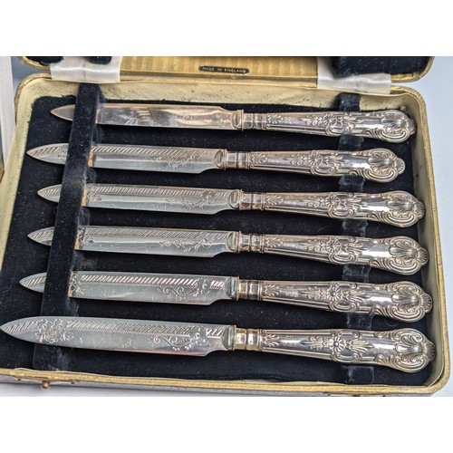 356 - Cased set of six pairs of George V silver Queens pattern handled fruit forks and knives, Viner'... 