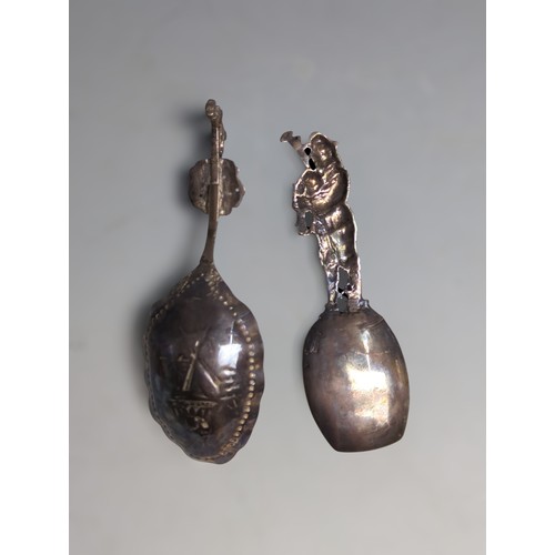 358 - Two continental export silver caddy spoons, including: one designed as a bag piper upon a barrel,&nb... 