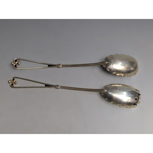 360 - Pair of late Victorian salad servers, Thomas Latham & Ernest Morton, Birmingham 1893, gross weig... 