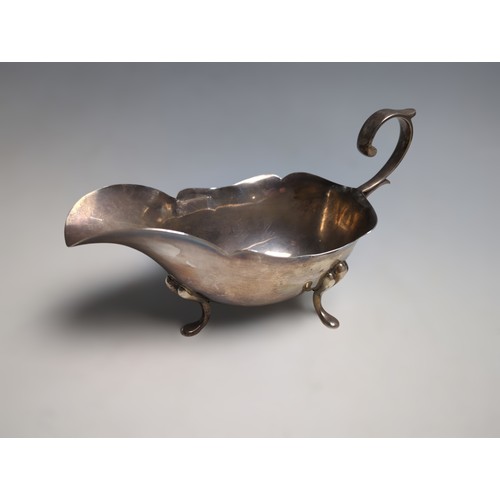 364 - Edwardian silver sauce boat, James Deakin & Sons, Sheffield 1902, with scroll handle, raise... 