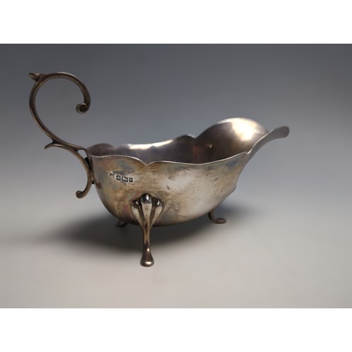 364 - Edwardian silver sauce boat, James Deakin & Sons, Sheffield 1902, with scroll handle, raise... 