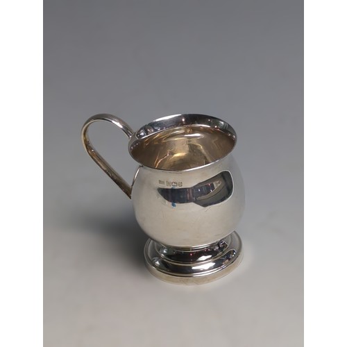 375 - Elizabeth II silver christening mug, Birmingham Mint, Birmingham 1986, unengraved, height 8cm, 79.93... 