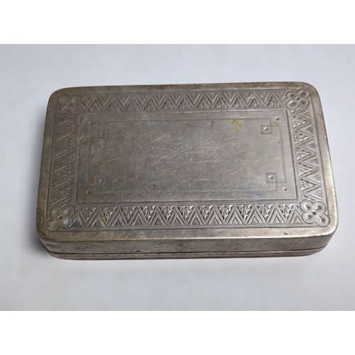 392 - Dutch 833-grade silver rectangular table snuff box, with bright-cut decoration, 11 x 7 x 2cm, 158.9 ... 