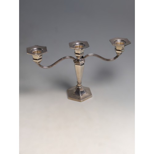 400 - Elizabeth II silver three branch candelabrum, Deakin & Francis Ltd, Birmingham 1974, height 17.5... 