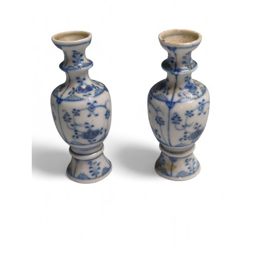 436 - Five pieces of Chinese blue and white porcelain to include a pair of lidded vases of baluster form d... 