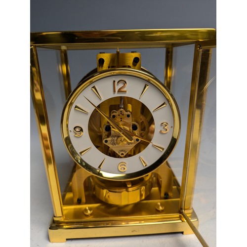 445 - Jaeger-LeCoultre ATMOS clock with presentation case, serial no. 71100, calibre No. 526 circa 1957. W... 