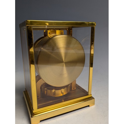 445 - Jaeger-LeCoultre ATMOS clock with presentation case, serial no. 71100, calibre No. 526 circa 1957. W... 