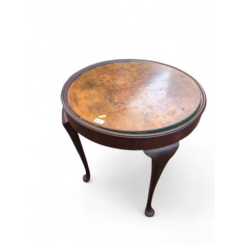 412 - Circular card table with removable and reversible top. Diameter 64cm H62cm.