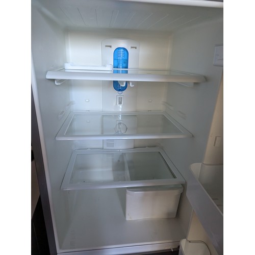 279 - Daewoo Frost-Free fridge freezer.