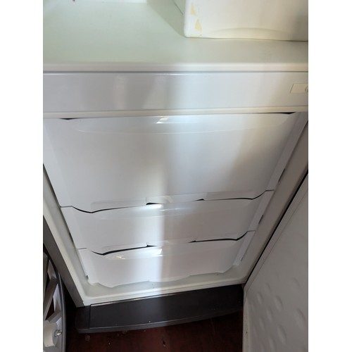 279 - Daewoo Frost-Free fridge freezer.