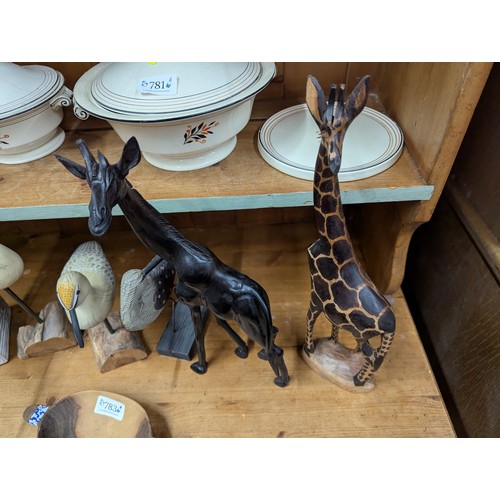 783 - Carved wooden pair of giraffes, four birds and a twin-handled Kenyan dish