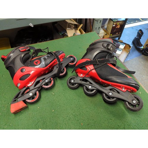 106 - Pair of size 11 Airwalk rollerblades. 