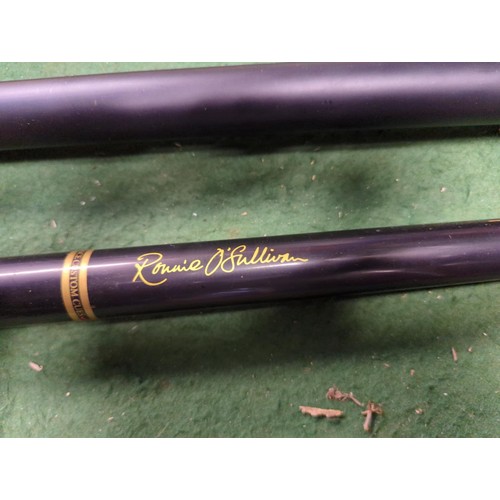 110 - Ronnie O'Sullivan 3-piece cue in soft case. 