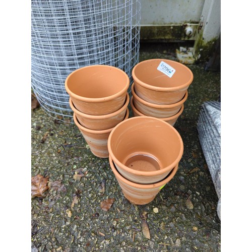 296 - 8 small terracotta pots. H12cm D12cm