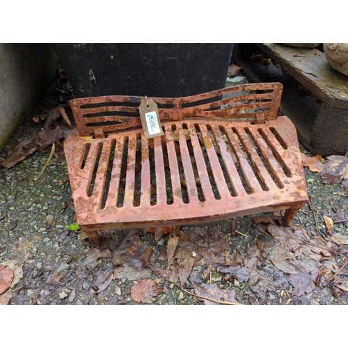 305 - Cast fire grate. w41cm