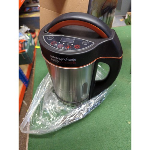 39 - Morphy Richards Soup & Smoothie. Model 501016.