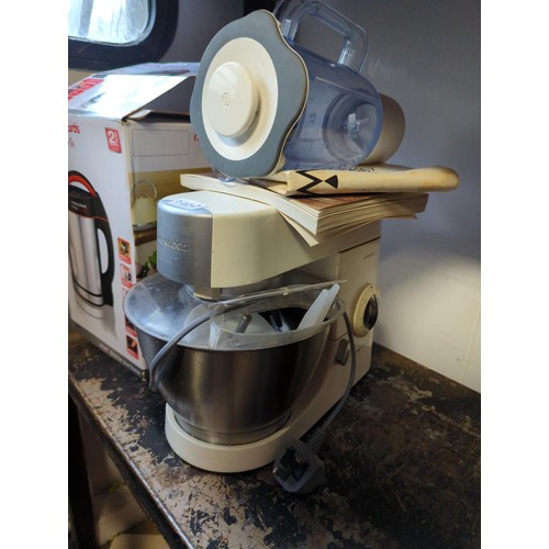 40 - Kenwood Chef Premier. Model KMC5XX. With some attachments inc. hook, whisk, mixer and blender + glas... 