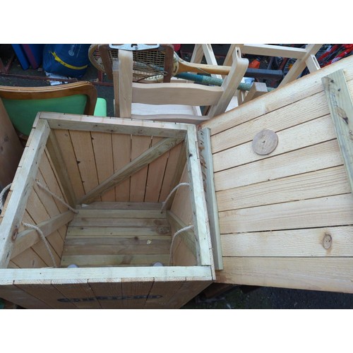 486 - Large lidded wooden storage crate W59cm x D59cm x H78cm.