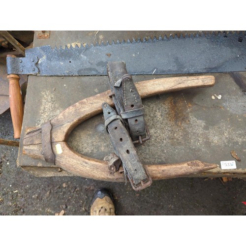 531 - Vintage tools inc yoke, double handed saw + one other 