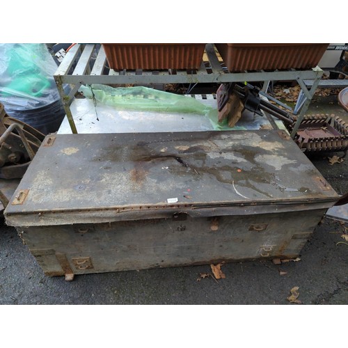 530 - Metal lined ammo trunk W120cm x D56cm x H47cm