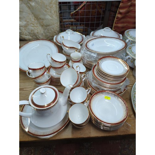 607 - Royal Grafton 'Majestic' tea, dinner and serving ware