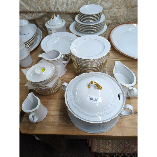 608 - Large quantity of West German Feltmann Welden 'Julia' gilt edged tea, dinner and serving ware